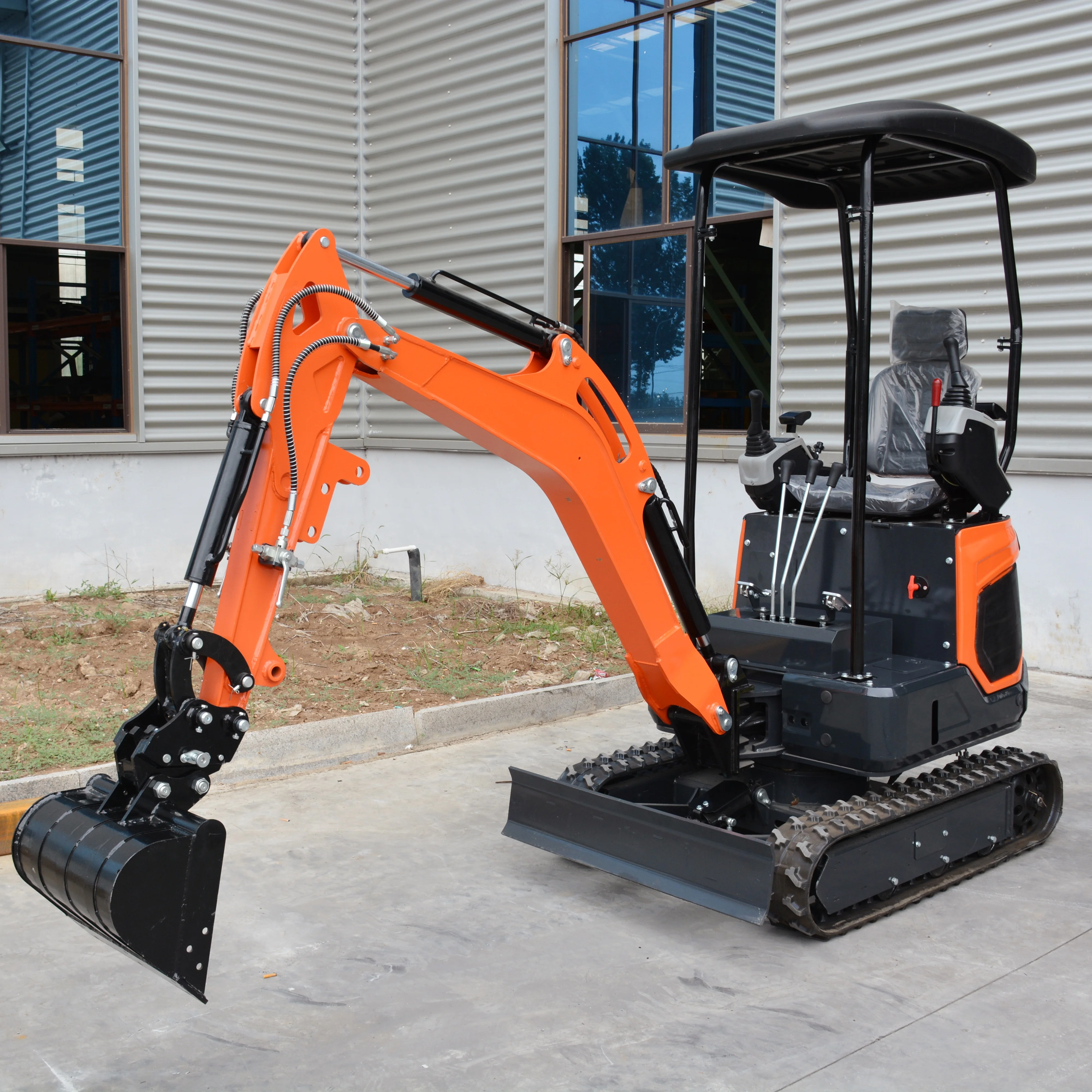 حفارة زراعية صغيرة 1.8 طن آلة حفارة زاحفة هيدروليكية متعددة الوظائف للبيع