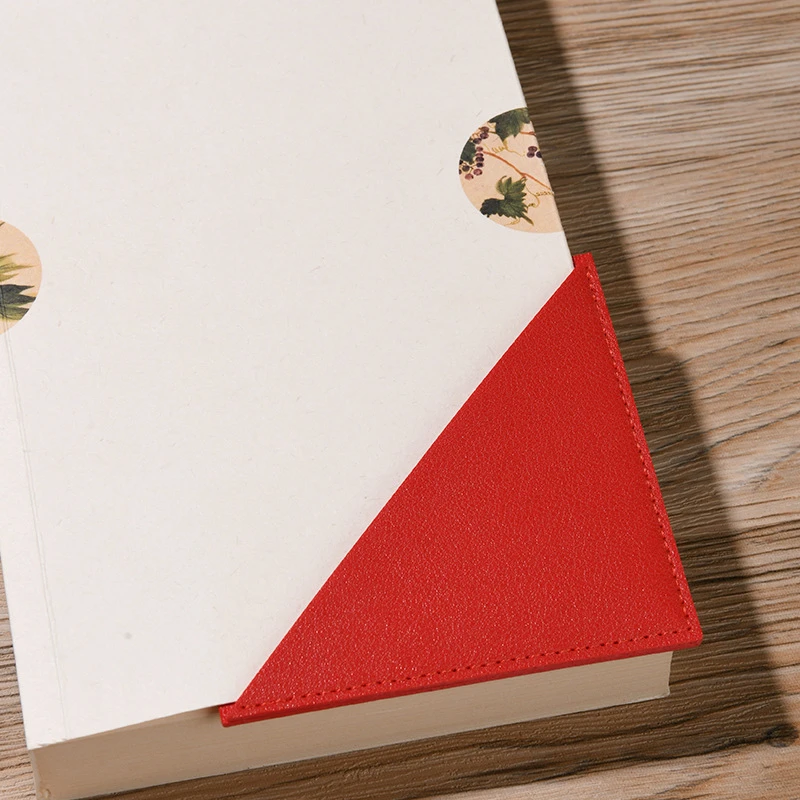 Large Square Leather Bookmark Mini Portable Gift Heart-shaped Bookmark Book Page Clip Book Corner Protective Cover