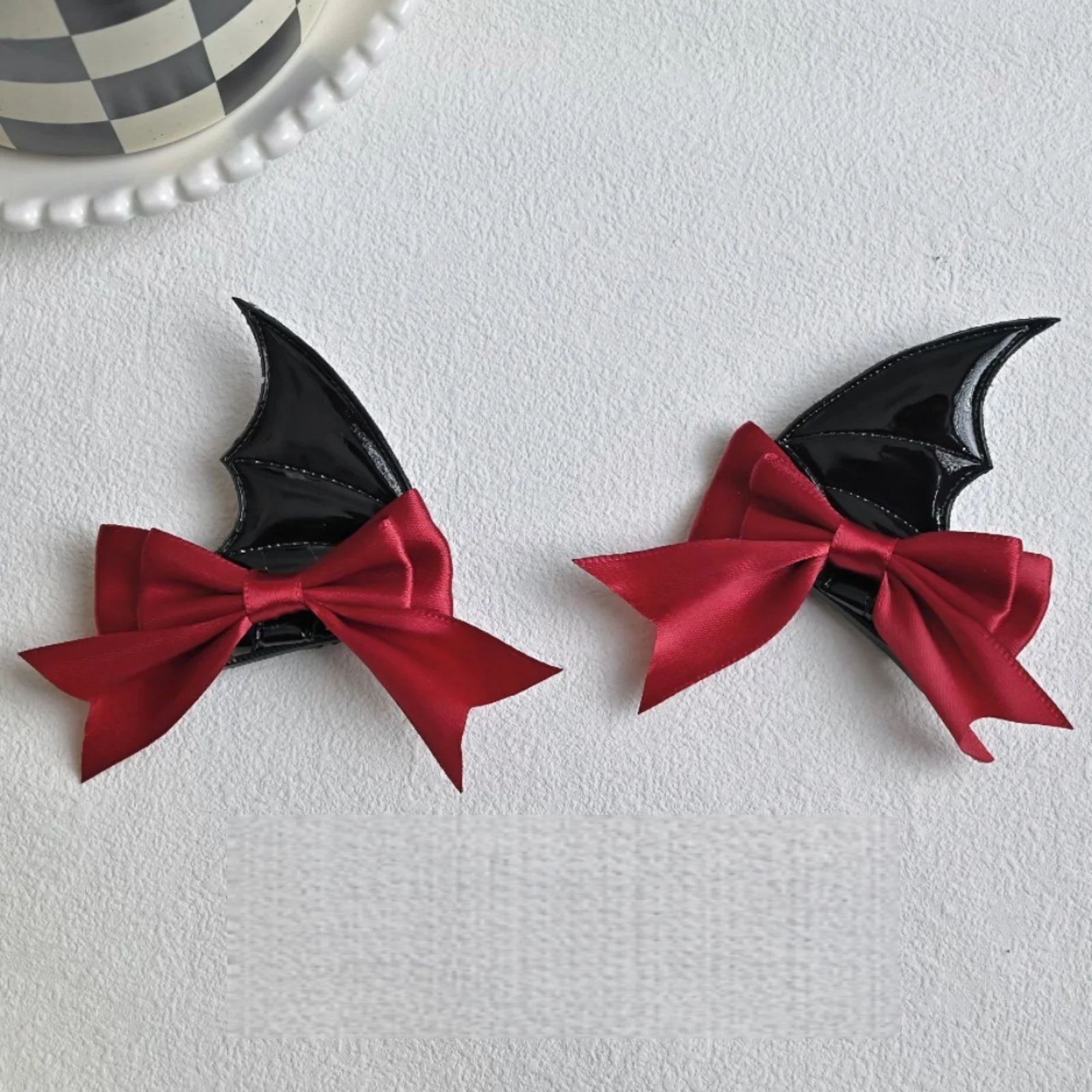 2 Stück Halloween-Haarspangen mit Teufelshorn-Schleife, 4 Stück schwarze und rote Fledermausflügel-Haarnadeln, niedlicher Cosplay-Haarschmuck – Detail 5