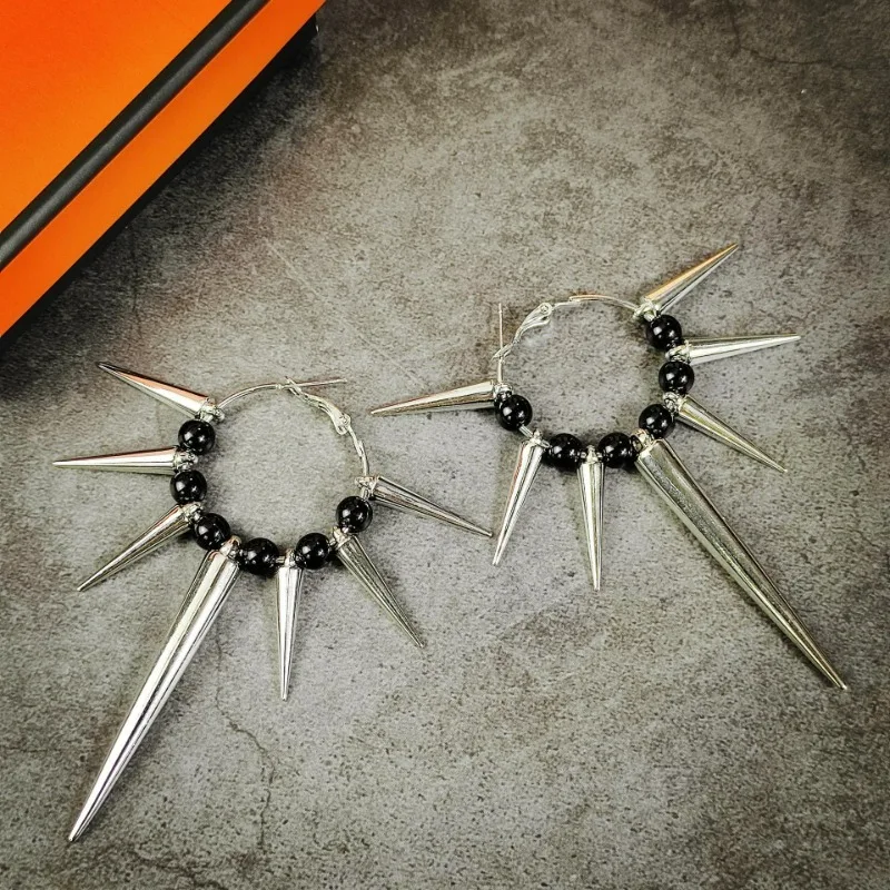 Grunge Rock Thorn Hoop Earrings Stainless Steel Piercing Round Ear Rings Rivets Circle Ear Studs for Women Punk Gothic Jewelry