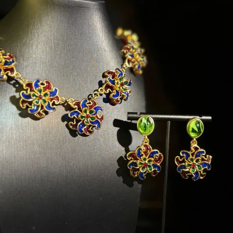 

Medium-old Three-dimensional Transparent Enamel Flower Necklace Earring Set Light Luxury Niche Retro Versatile Flower Design Set