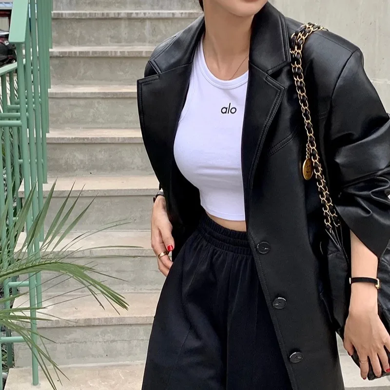 เสื้อแจ็คเก็ตหนัง PU สไตล์เรโทรสุดชิคสำหรับผู้หญิง ดีไซน์เรียบง่าย สวมใส่สบาย ให้ความรู้สึกหรูหรา เหมาะสำหรับใส่เที่ยวเล่นหรือเดินทางไปทำงาน