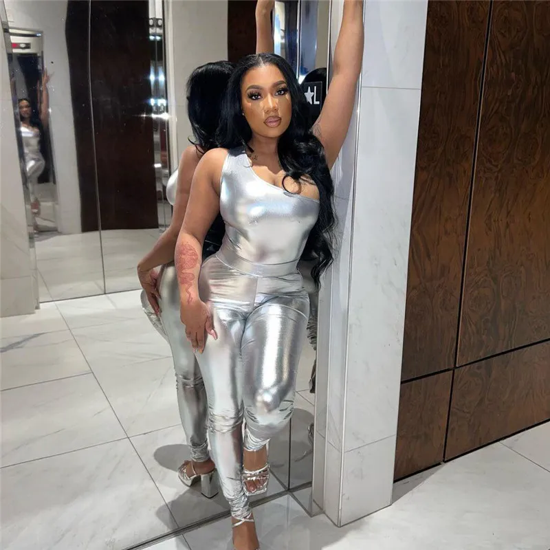 

A sexy, shiny single-shoulder, jumpsuit, high waist bag, hip and long pants set for the summer of European and American style