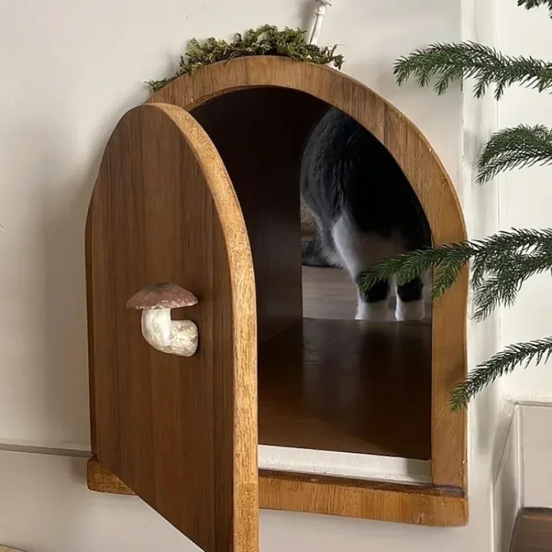 The designer cat door bedroom is free to enter exit, silent in and out, the in the wall is made of solid wood, and hole