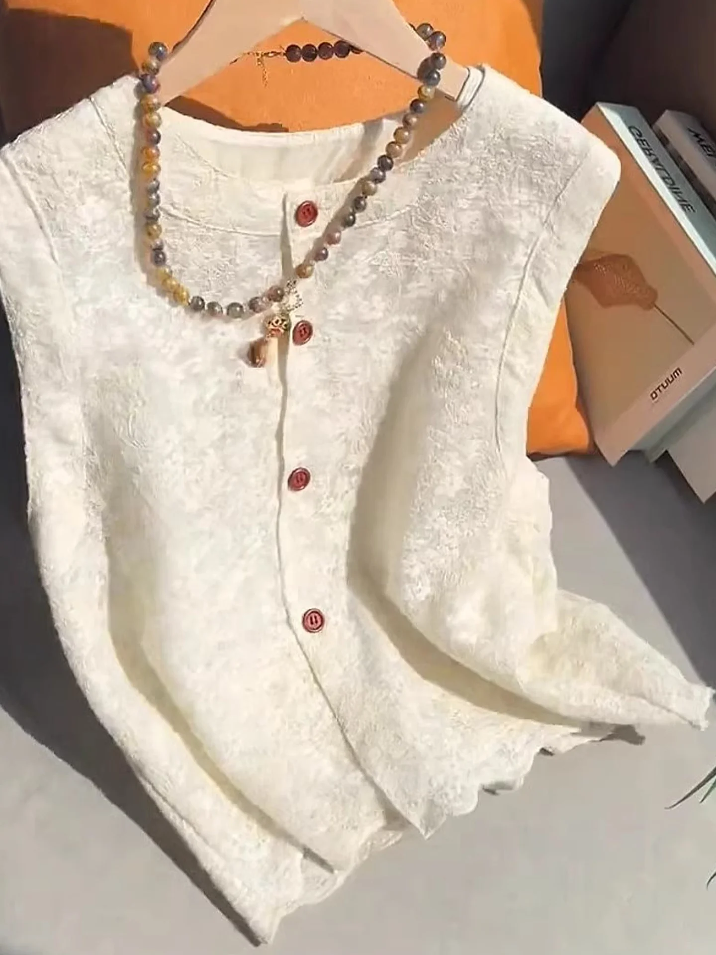 Summer Commute Knitted Svel round Ne Single Button Skin-friendly Faionable Small irt Casual Loose Fit T-irt