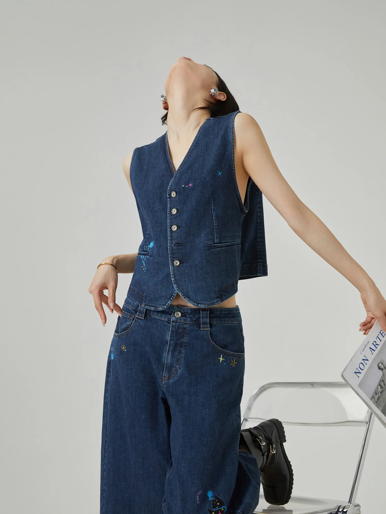 

Комплект из джинсовой жилетки и брюк Deep Blue с вышивкой, женский летний новый стиль, безрукавный костюм-двойка, повседневный свободный крой