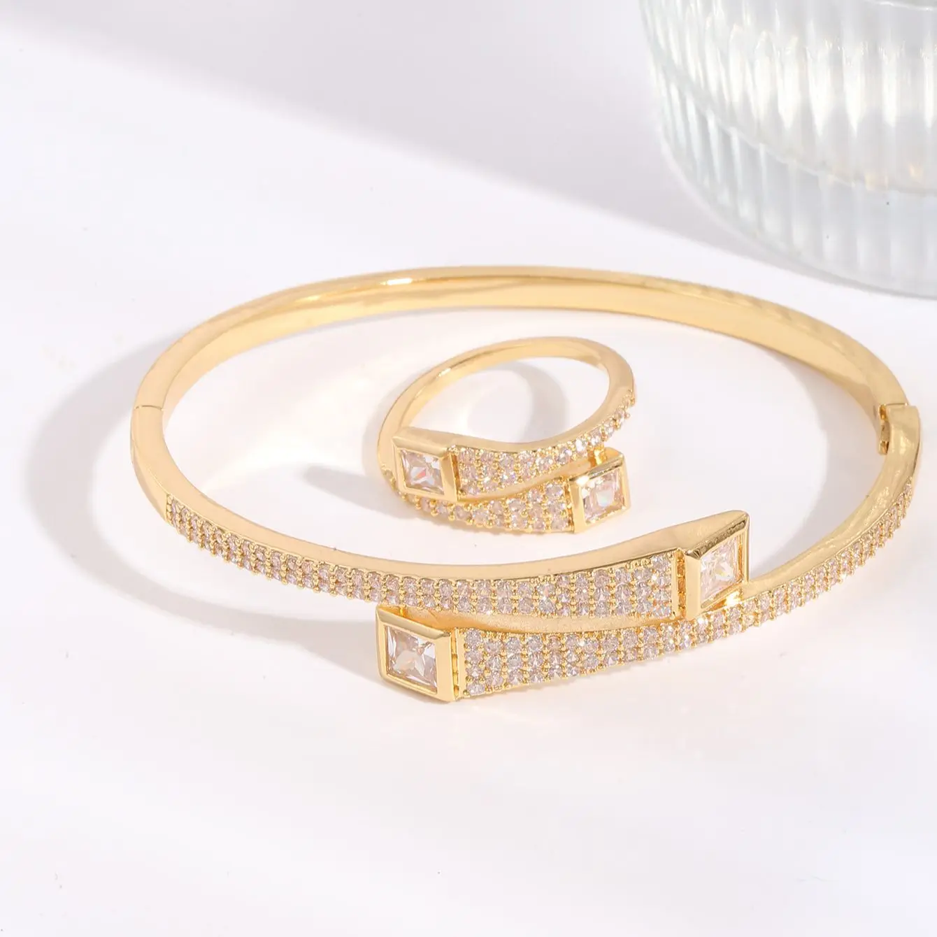 1 new women\'s 14K gold plated copper niche design classic Serpentine square Diamond bracelet ring set