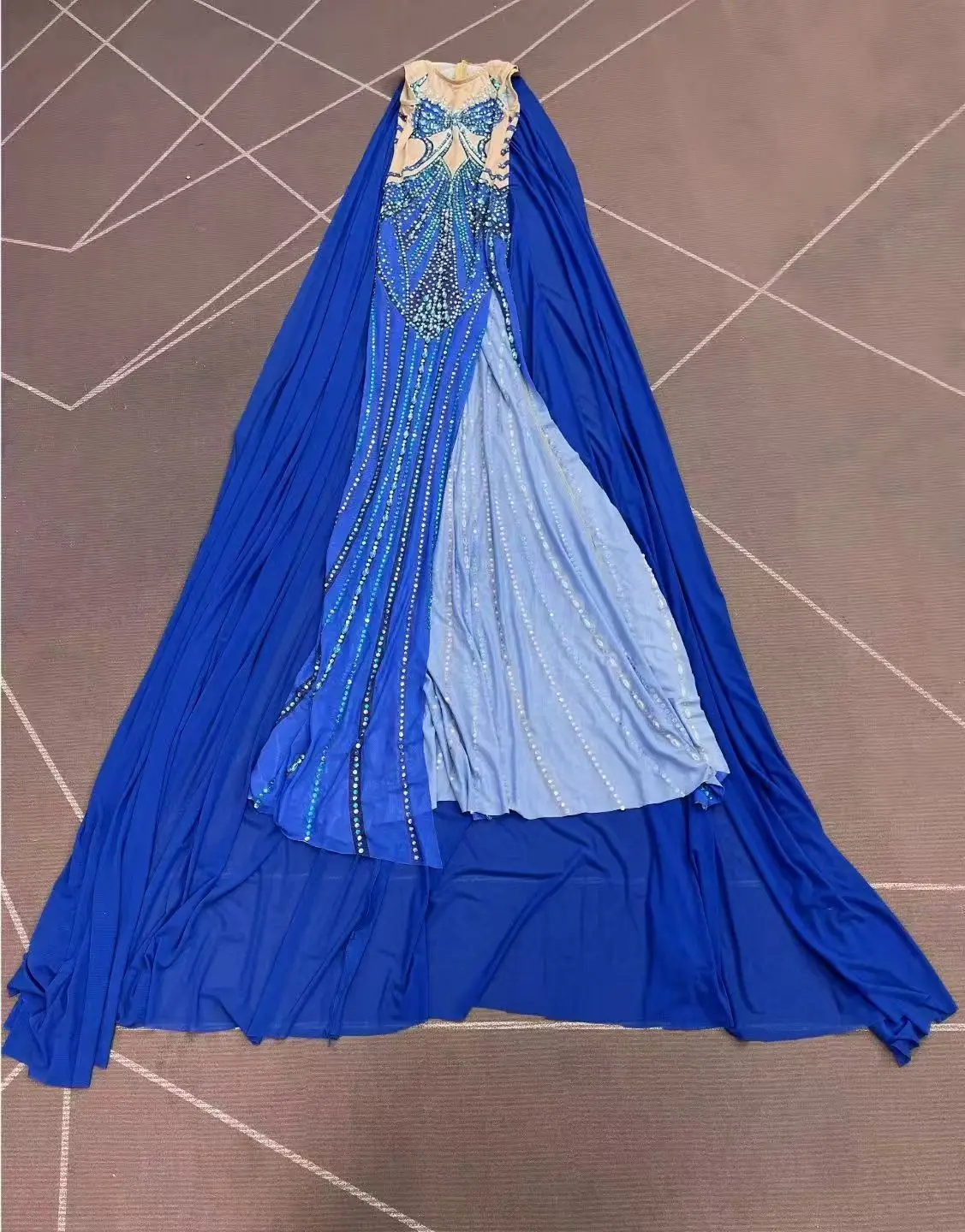 Luxe high-end sprankelende blauwe strass mantel jurk outfit sexy hoge split mesh jurk feest prom rode loper show podiumkleding