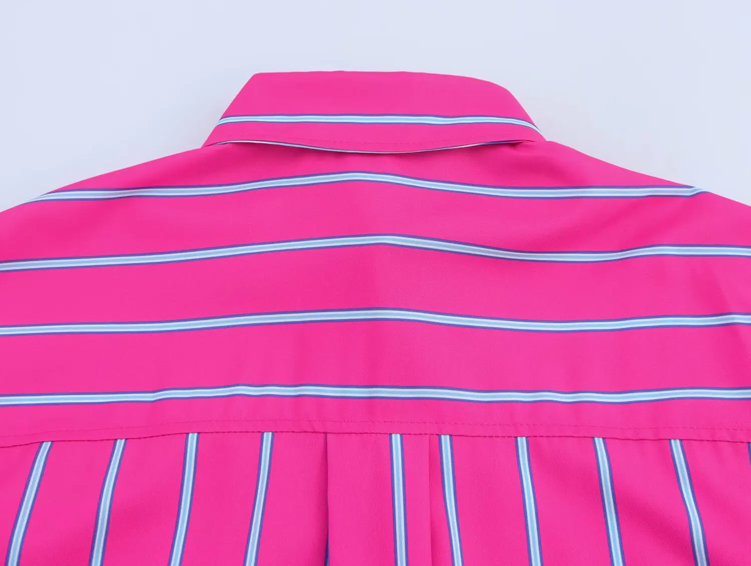 เสื้อเชิ้ตแขนยาวลายทางทรงหลวมสไตล์ยุโรปและอเมริกาแฟชั่นใหม่สำหรับผู้หญิงปี 2025