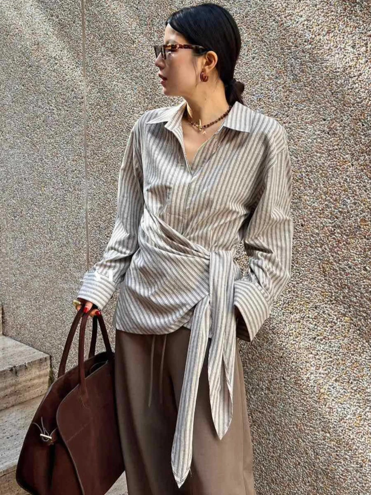 DEAT Fashion Women\'s Shirt Lapel Loose Fit Single Braested Long Sleeve Vertical Stripes Bandage Blouse Autumn 2024 New 7AB4768