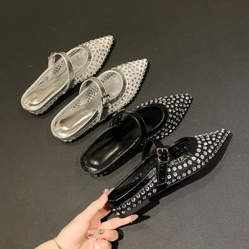 

Новые нескользящие туфли на низком каблуке с острым носком и сетчатым вырезом со стразами, дышащая мягкая подошва, летние тапочки Baotou