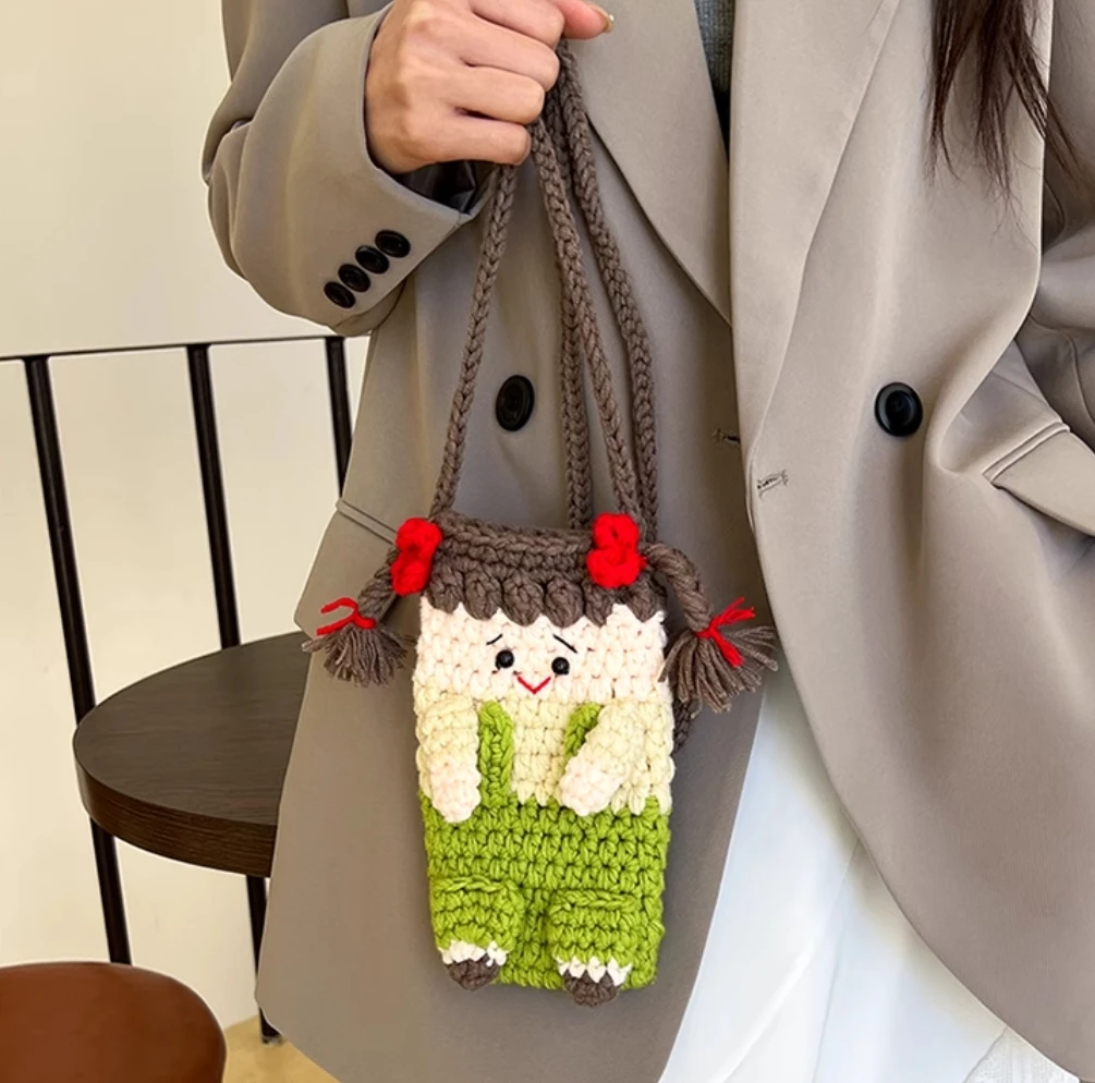 

Autumn and winter commuting cute small cross-body bag mobile phone bag 2025 new hand-knitted bag finished children's wool bag
