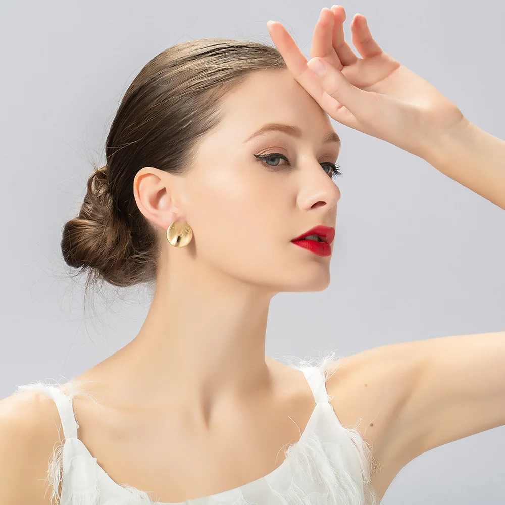 DIY accessories special for hot-selling European and American exquisite earrings, fashionable half-twist brushed wire, versatile