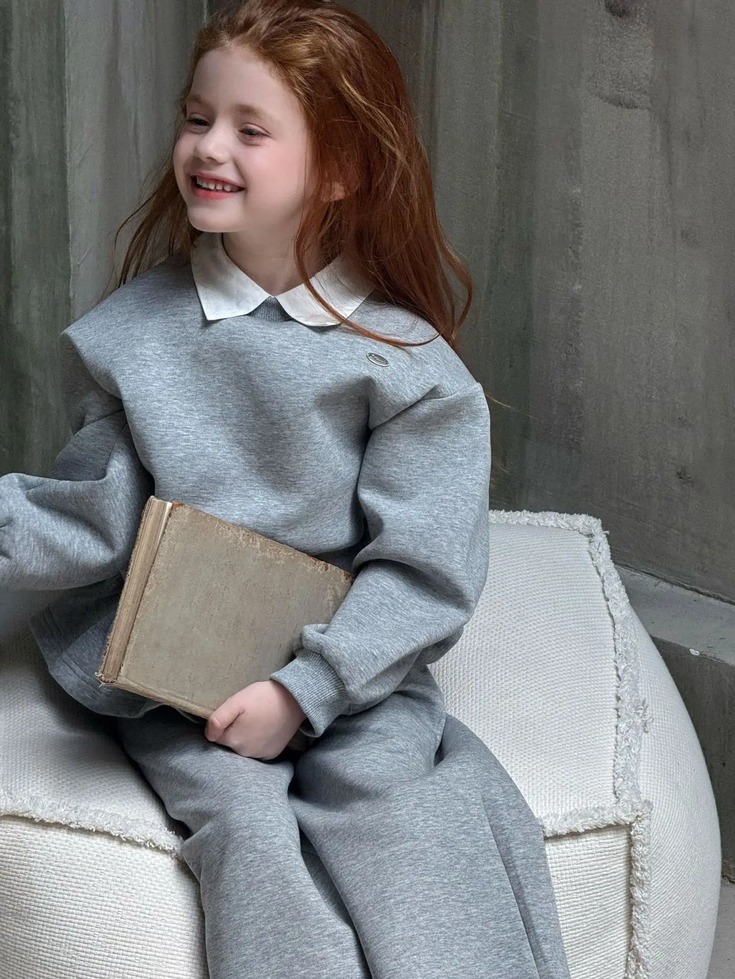 ملابس أطفال جديدة لخريف وشتاء 2025 طقم سراويل بقلنسوة من الدانتيل غير رسمي للفتيات الكوريات طقم بقلنسوة بياقة مزيفة للأطفال