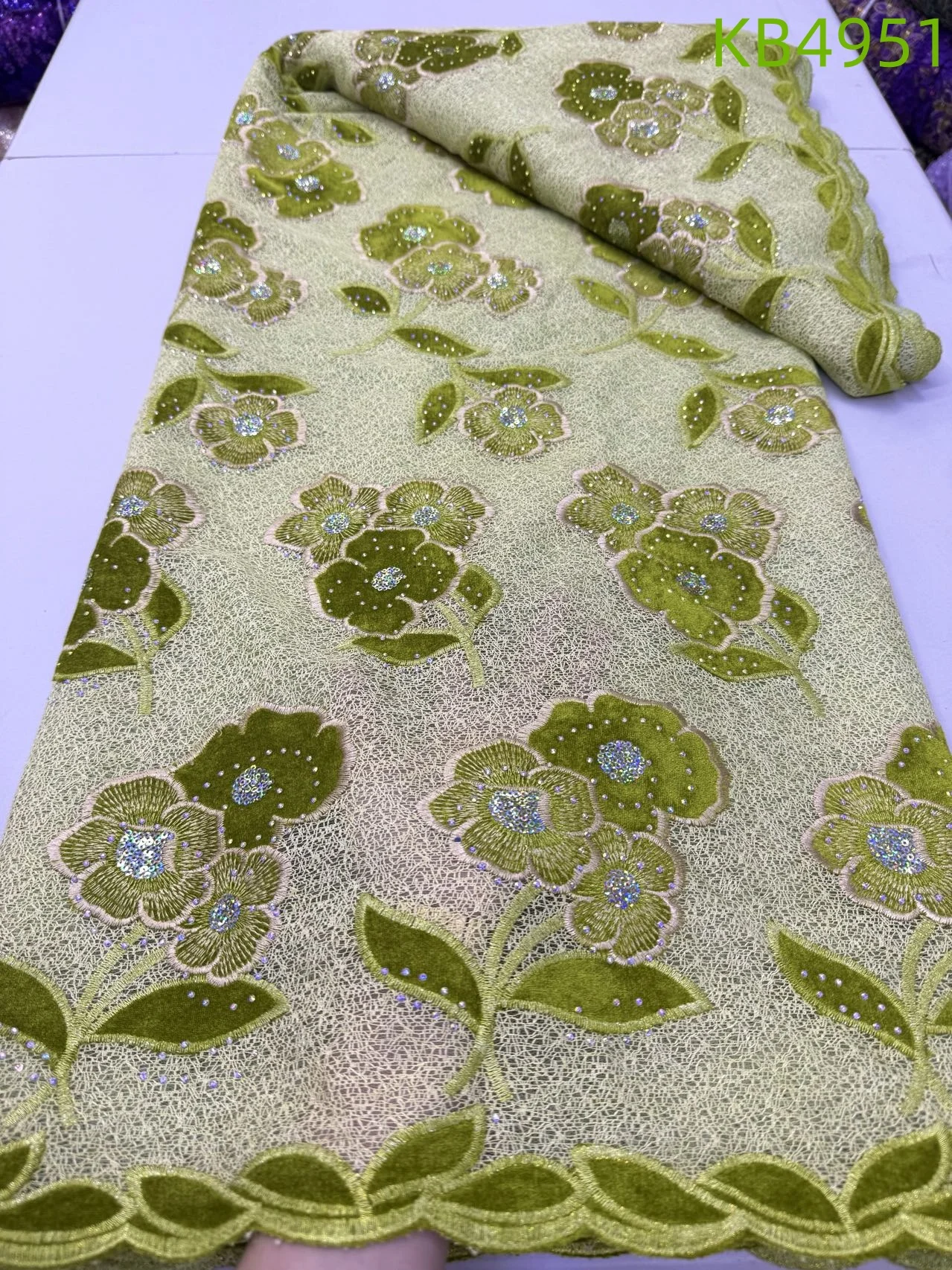 แอฟริกันลูกไม้ผ้า 5 หลาคุณภาพสูง 2024 สีม่วงSequinsลูกไม้ผ้าสีดําไนจีเรียภาษาฝรั่งเศสคําสําหรับงานแต่งงานชุดKB4951