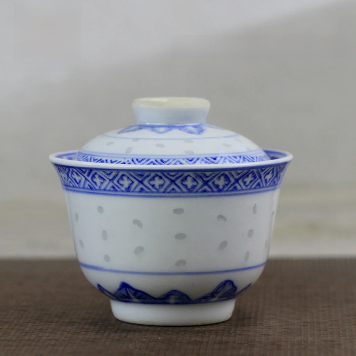 Jingdezhen Ancient Goods Gongfu Tea Set Blue And White Lingerie Small Transparent Rice Grain Tea Bowl  Cover Cup