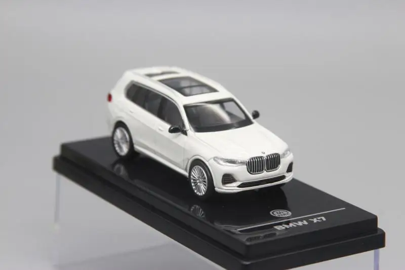 PARA64 1:64  BMW X7 white Limited collection of die-casting alloy car models