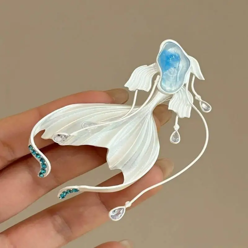 31BF Fish Brooch Pin Clothing Jewelry Beautiful Accessory Fish Pin Sea Badge Alloy Texture Present for Fashion Enthusiasts