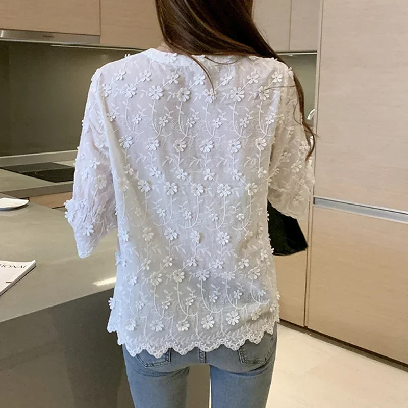 Fashion Lady\'s Shirt 2024 Spring New Stereoscopic Embroidered White Pure Cotton Blouse Floral Short Sleeve Woman\'s Shirt 9638