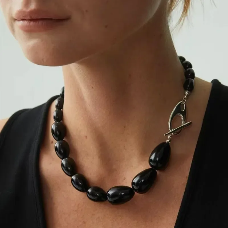 European and American cold wind necklace female gradual change size oval beaded collarbone chain high sense niche obsidian