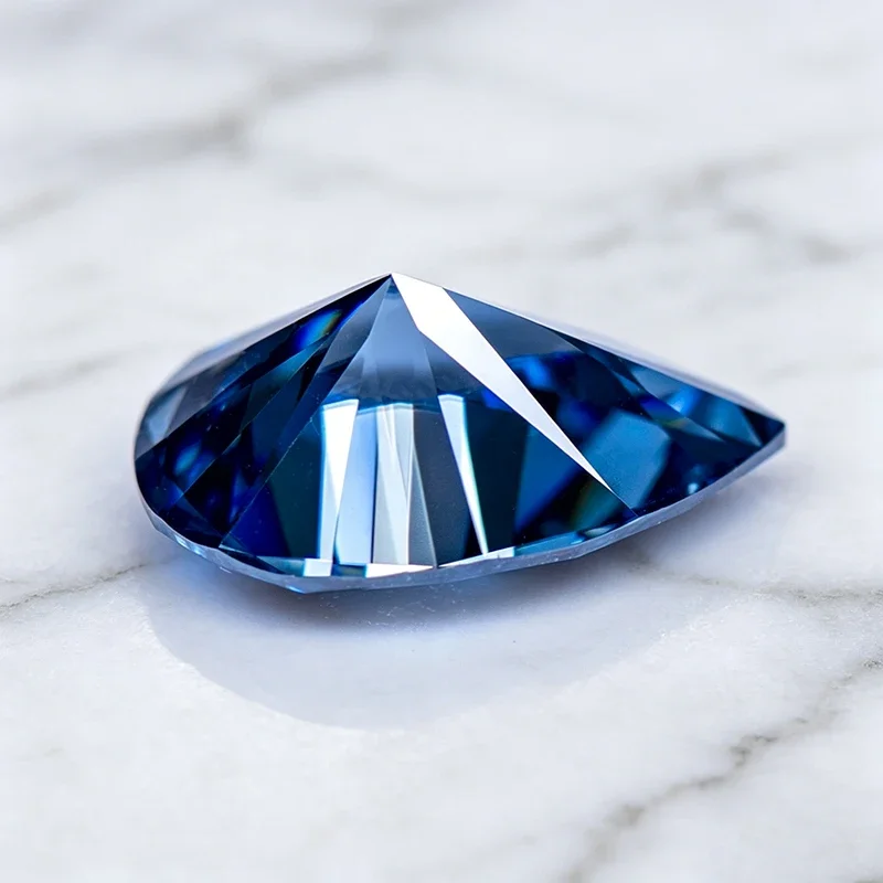 Moissanit-Stein, natürlicher, königsblauer, birnenförmiger Edelstein für die Herstellung von Schmuck, Ringen, Halsketten und Ohrringen – mit Zertifikat. – Detail 2