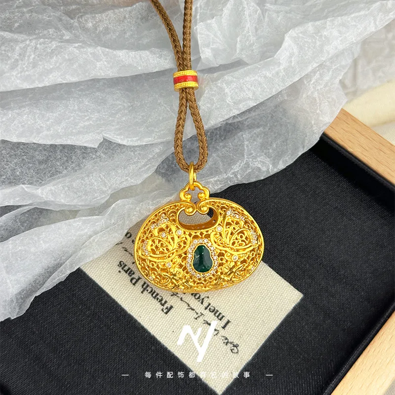 

9999 real glod , ancient method, diamond-encrusted, enamel-colored gourd lock bag, hollowed-out filigree butterfly r