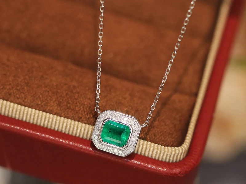 LUOWEND 100% 18K White Gold Necklace Women Shiny Diamond Luxury Design Natural Emerald Pendant Necklace High Gemstone Jewelry
