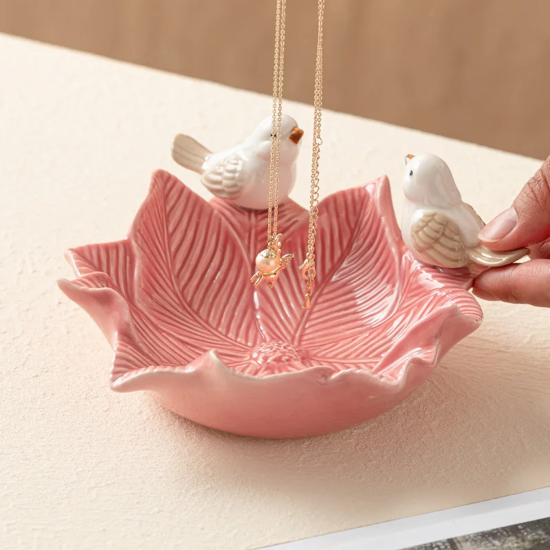 Jewelry key storage plate Home living room desktop cosmetics sundries storage plate Ceramic cute trinket ornament