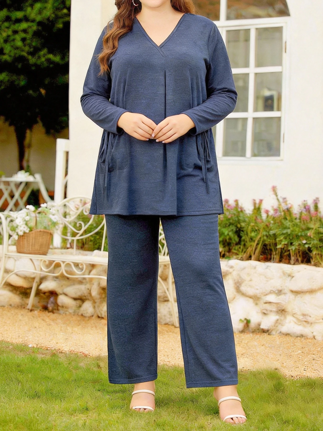 Übergrößen Damen-Set: Marineblauer V-Ausschnitt Top mit Kordelzug an der Taille + Weite Hose, Lässiges Zweiteiler-Set – Detail 5