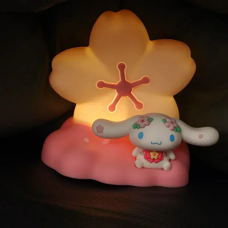 

Подлинная серия сезона Sanrio Sakura Cinnamoroll, маленький ночник, украшение для рабочего стола для спальни, сопровождающие подарки на день рождения для детей