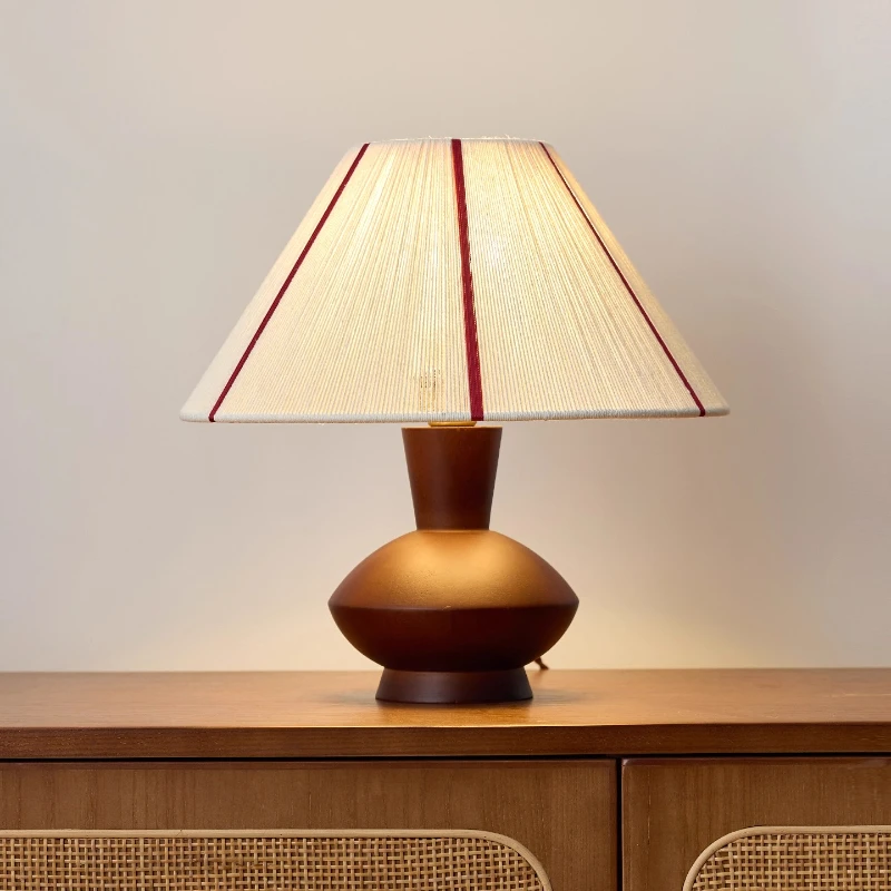 French Medieval Retro Solid Wood Table Lamp Creative Hand-woven Romantic Atmosphere Restaurant Living Room Bedside Desk Light