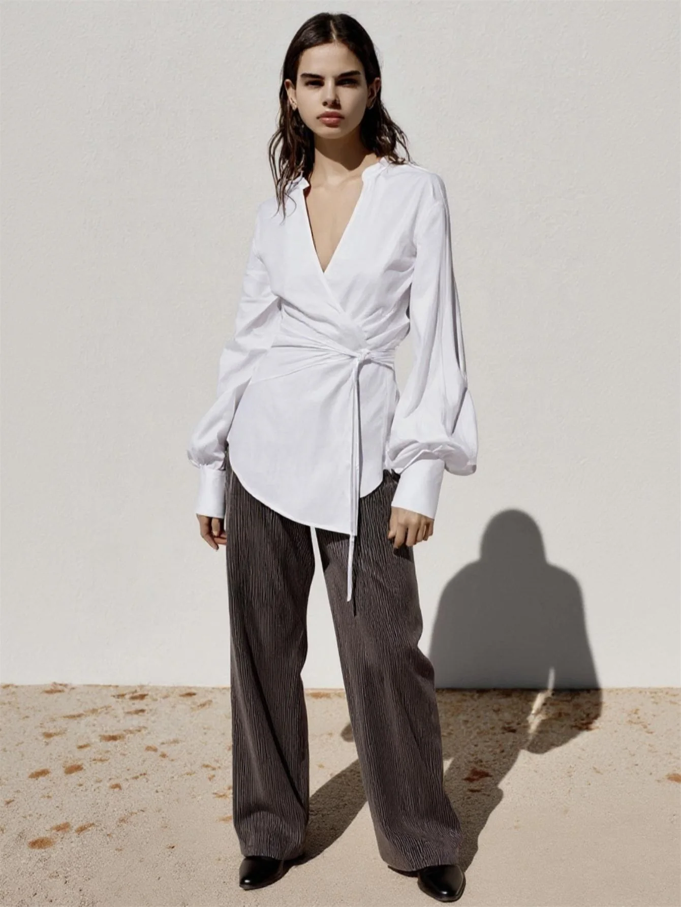 レディース長袖Vネックシャツ 秋冬ファッション ビジネスカジュアル 無地折りたたみデザイン