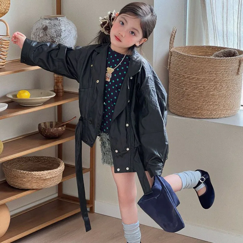 

Комплект из трех предметов для девочек: кожаная куртка, топ в горошек и шорты с пайетками, весна 2026, новинка