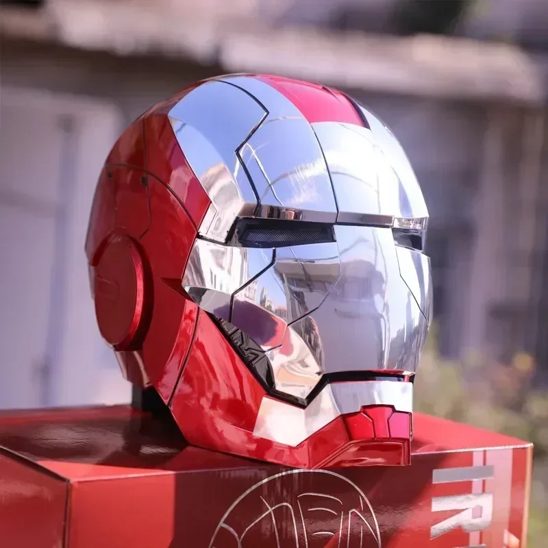 Nowy kask Iron Man 1:1 Mk5 sterowanie głosem oczy ze światłem zabawki modele dla dorosłych elektryczny poręczny prezent na boże narodzenie