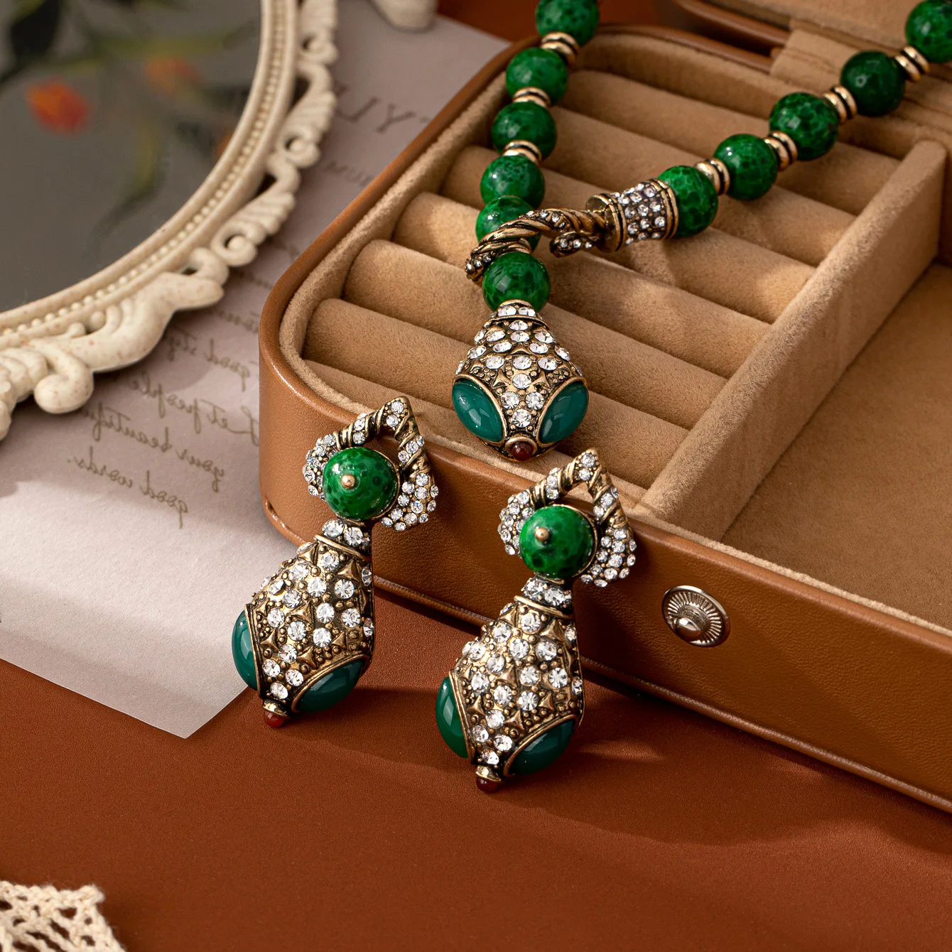 

Retro Green Snake Series Frog Skin Glazed Temperament Earrings, Court Style Earrings Necklace Jewelry Set for Women