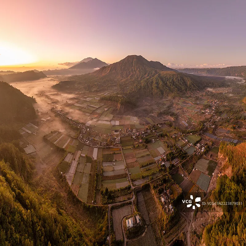 

Tattu Gens ACE 50C 2S 3S 1800-7300mAh lithium battery with XT60 connector, suitable for RC cars.