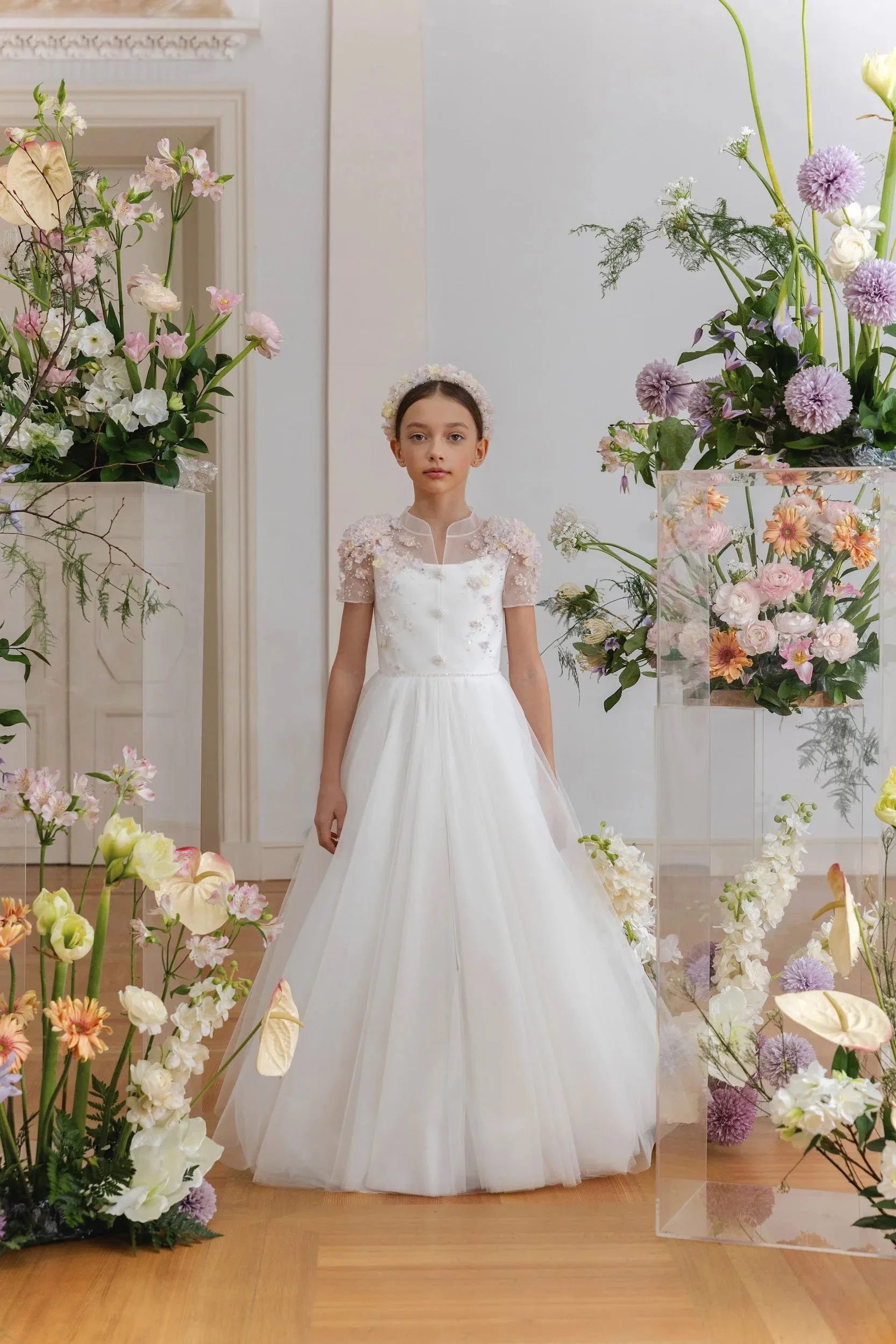 Weiße Blumenmädchenkleider für die Hochzeit mit floralen Spitzenapplikationen, Perlen, Baby-Geburtstagskleider, Erstkommunionkleid, individuell gestaltet