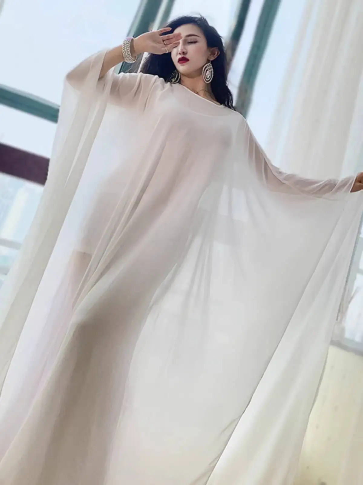 

Belly Dance Robe Hair-flapping Dance Robe Khaleeji Dance Dress Embroidered Arabic Robe Dubai Fashion Traditional Jalabiya