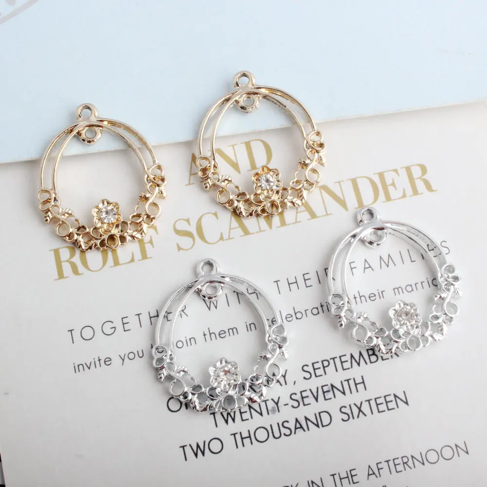 

50pcs Brilliant gold alloy small pendant bracelet Inlaid rhinestone hollow oval wreath For Women Earring Jewelry