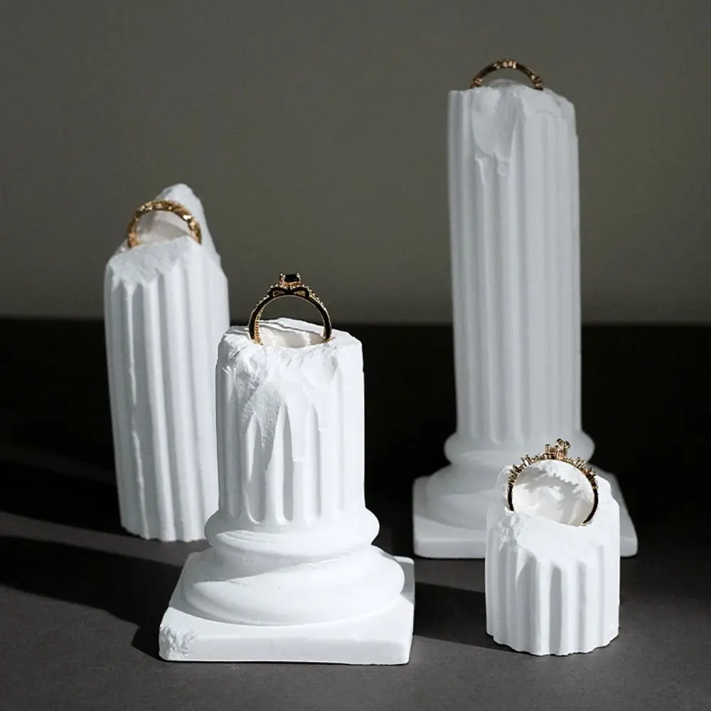 

Luxury Roman Column Ring Stand White Gypsum Exquisite Vintage Plaster Ring Holder Jewelry Display Stand European Style