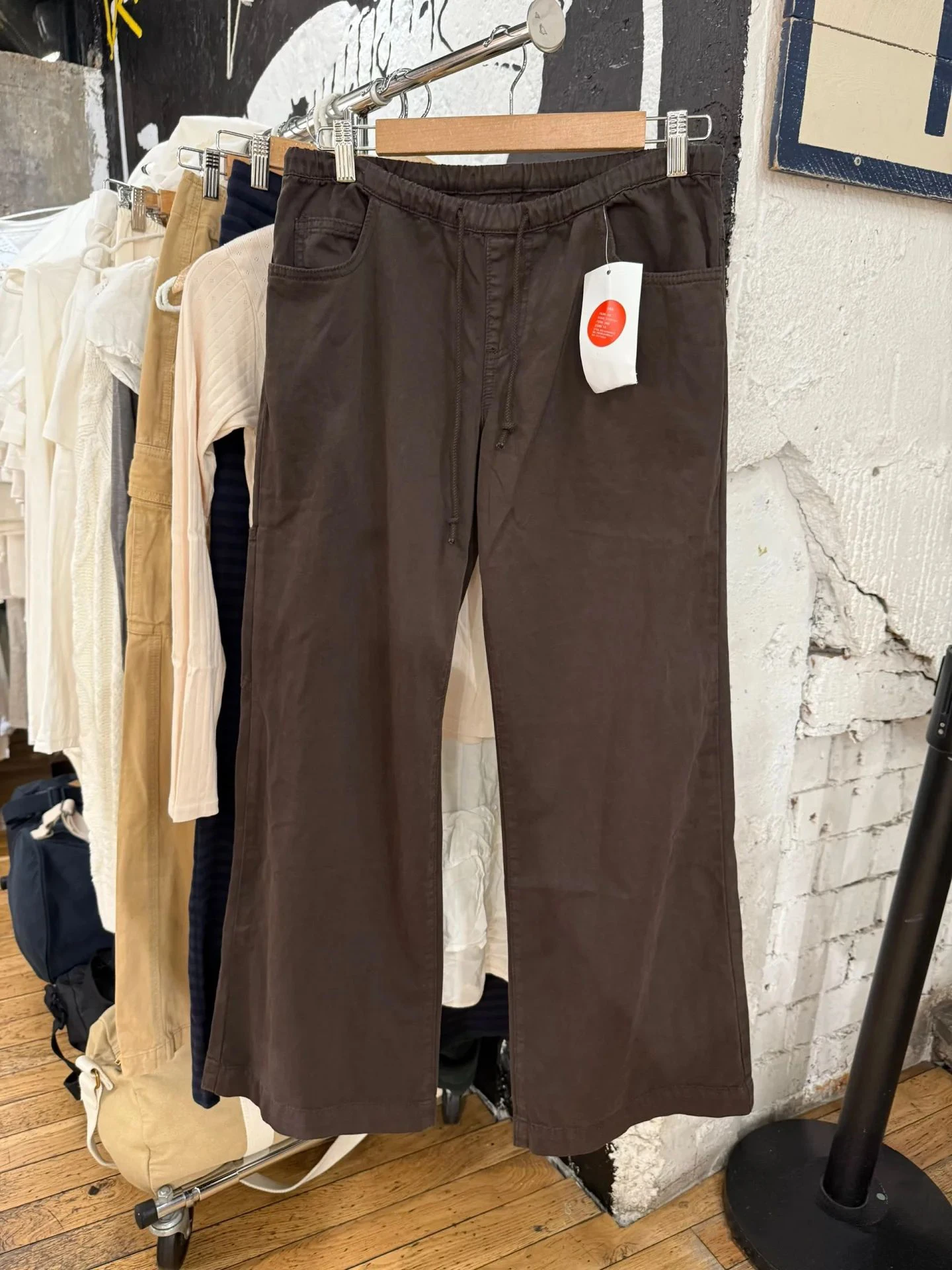 กางเกงขายาวทรงตรงแบบมีเชือกผูกเอวต่ำ มีกระเป๋า สีพื้น เรียบง่าย สไตล์วินเทจ สตรีทแวร์ แมทช์ได้กับทุกชุด ทรงหลวม