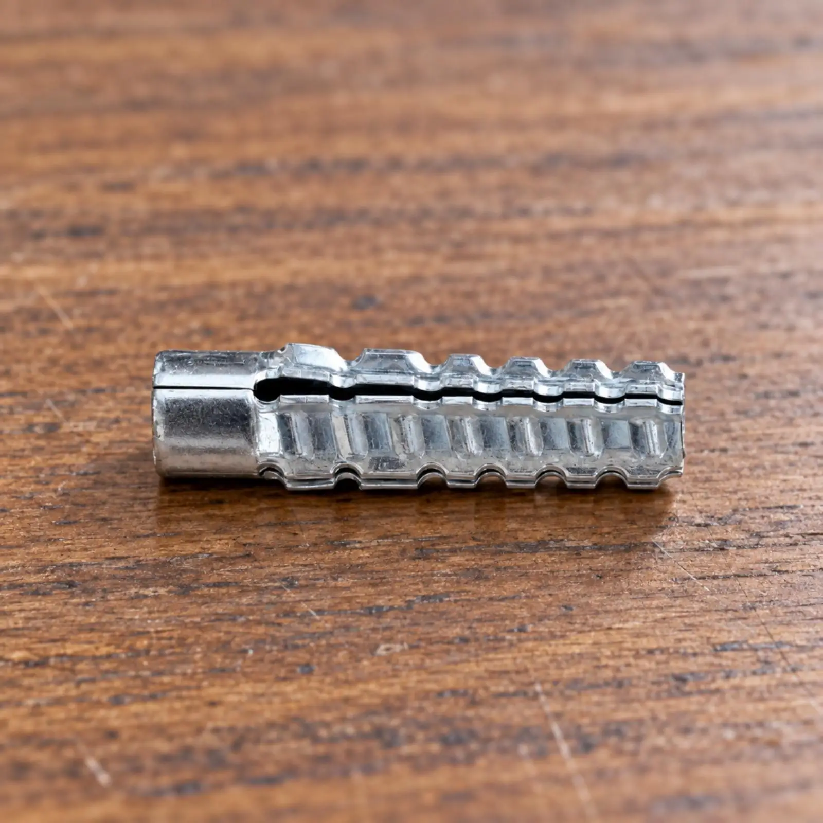 M6 Expansion Anchor Screw Galvanized Iron Ridged Split Design for Cement Brick Wall Cabinet Mounting Household Hardware