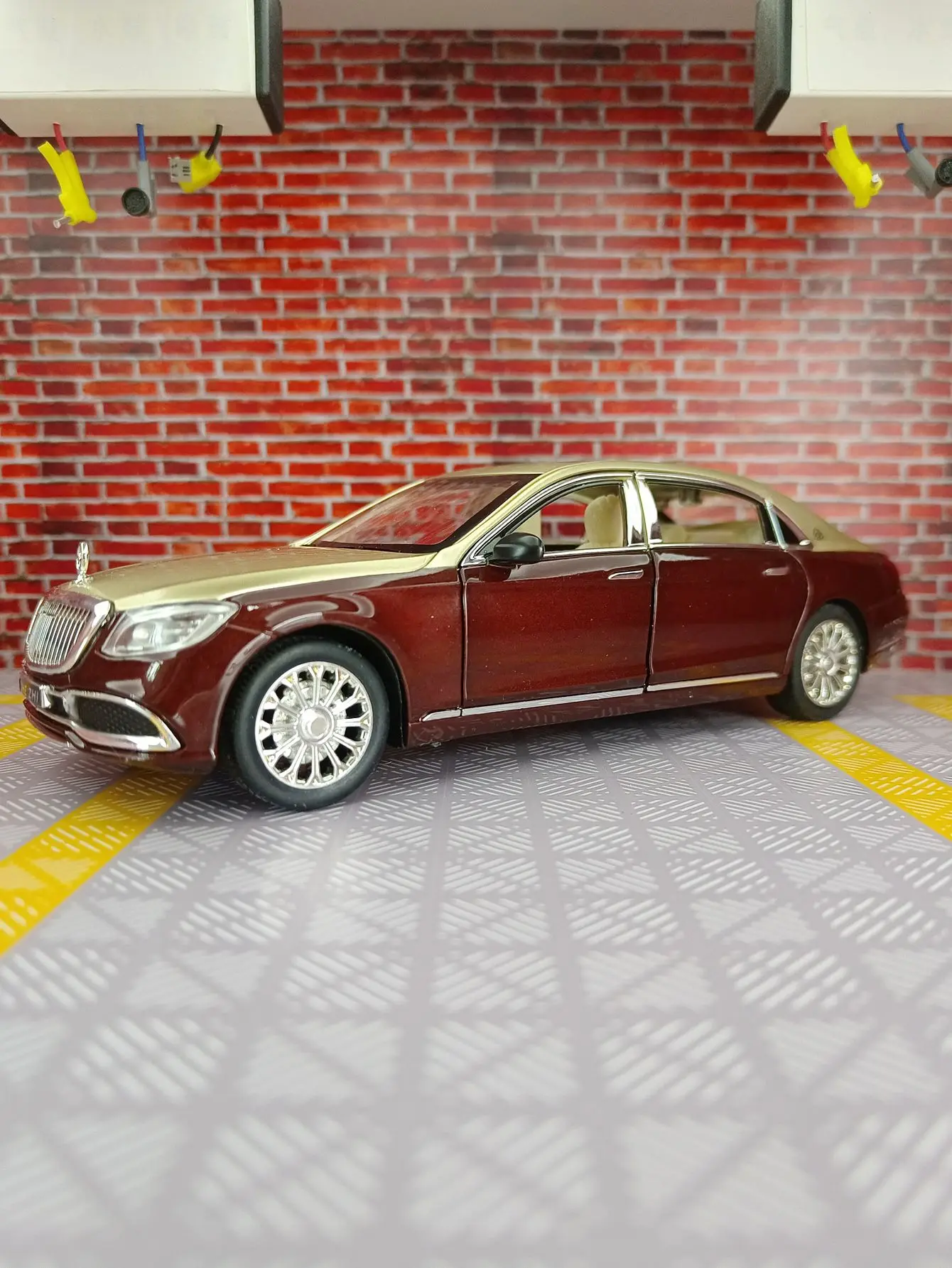 1:24 Mercedes Benz Maybach S600 zurückziehen Simulation Sound Licht Druckguss Modell auto Spielzeug Sammlung Kinder Geschenke