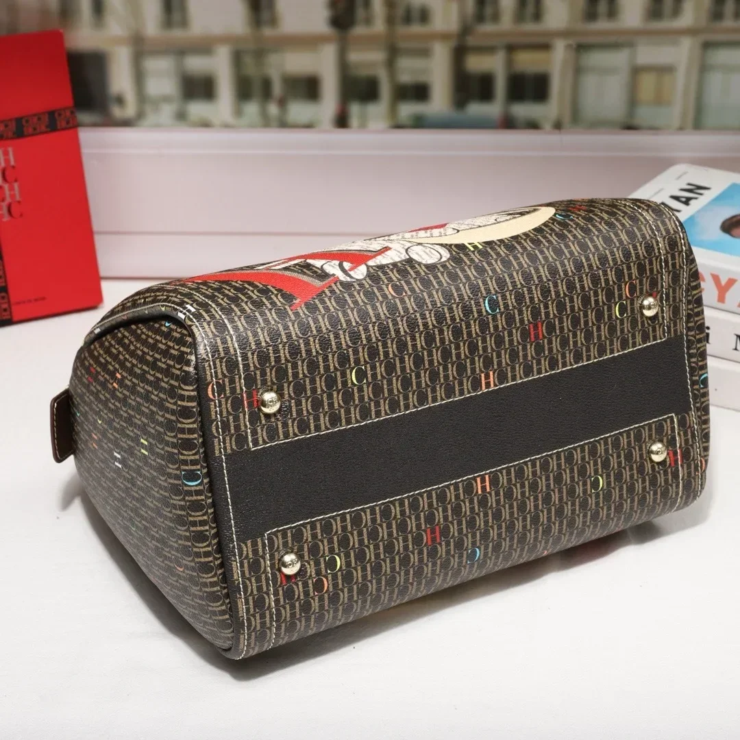 حقيبة يد كروس فاخرة بلون سادة لعام 2025، حقيبة يد جلدية أنيقة وبسيطة مع سعة كبيرة وتفاصيل المصمم