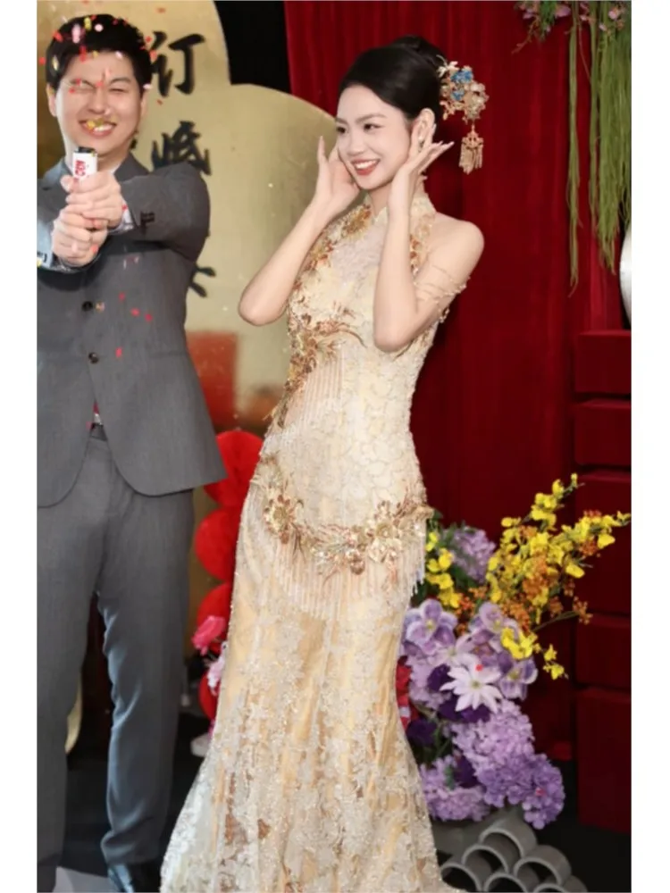 

Heavy embroidery cheongsam champagne-colored evening dress fishtail halter elegant and stylish