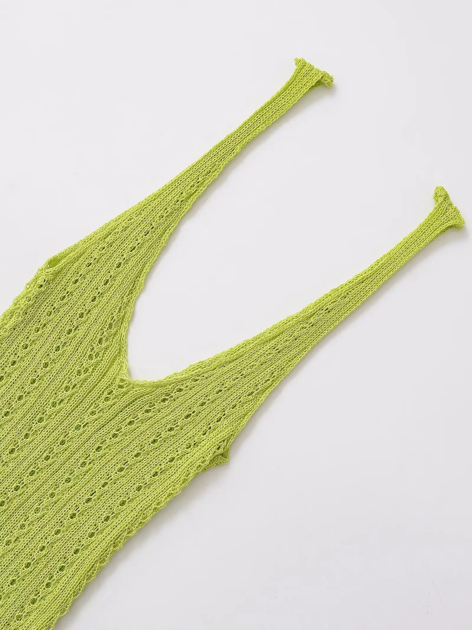 เสื้อถักตาข่ายลายแจ็คการ์ดแบบมีสายคล้องไหล่ ดีไซน์ซ้อนชั้น ทรงเข้ารูป สไตล์ลำลองแฟชั่นฤดูร้อนใหม่สำหรับผู้หญิง ปี 2025