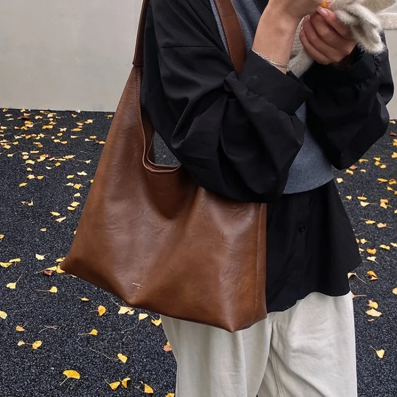 

Ladies Messenger Bag Crafted From Glen-Printed Leather Boasting Compact Casual Riga High-End Lasting Spacious Look​