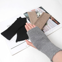 1 Pair Short Warm Knit Wrist Protection Gloves Fingerless Gloves Soft Warm Elastic Suitable for Winter Warm Artifact