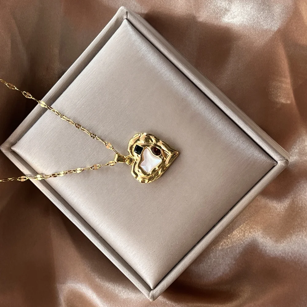 2025 جديد Hot البيع الفولاذ المقاوم للصدأ القلب شل Charms للنساء تشيكوسلوفاكيا الباروك قلادة الحب مجوهرات هدايا عيد الحب