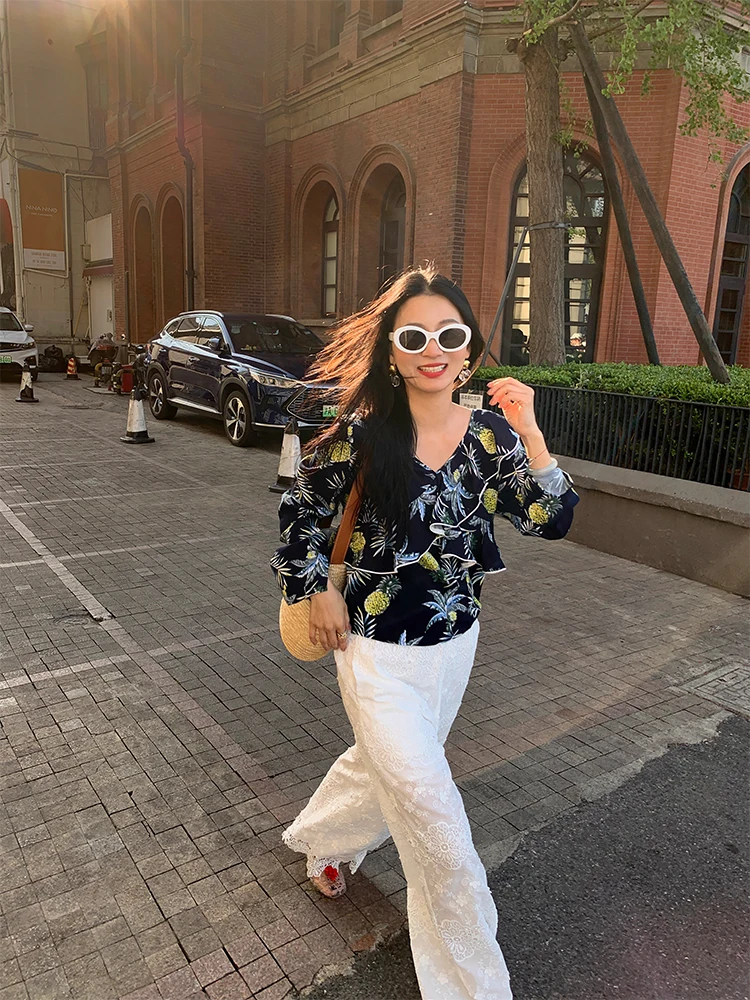 

Весна 2025: Новая свободная женская блузка с длинным рукавом и V-образным вырезом, винтажный стиль, для повседневной носки, с принтом, премиум-класса, модный топ